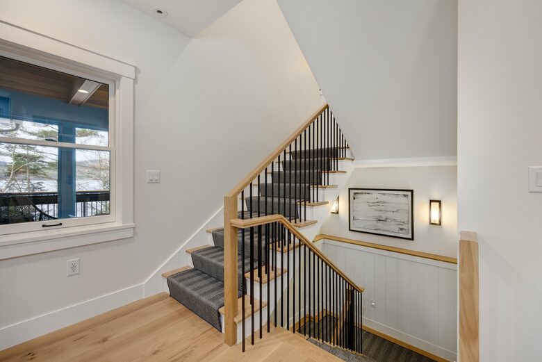 Stunning newly built Lake House with gym, 6 kayaks, screened porch - New London, New Hampshire