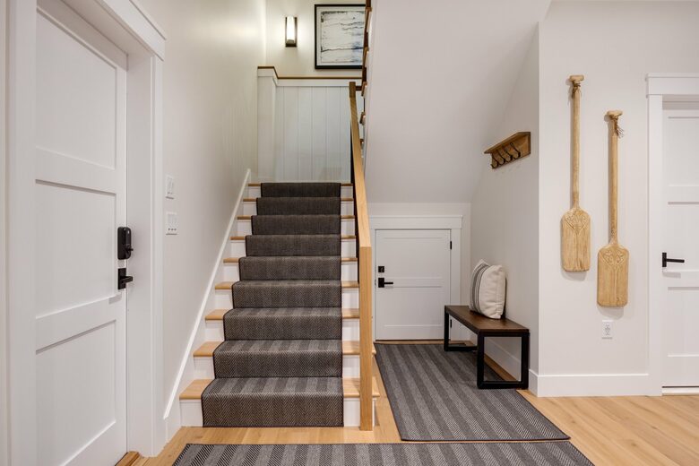 Stunning newly built Lake House with gym, 6 kayaks, screened porch - New London, New Hampshire