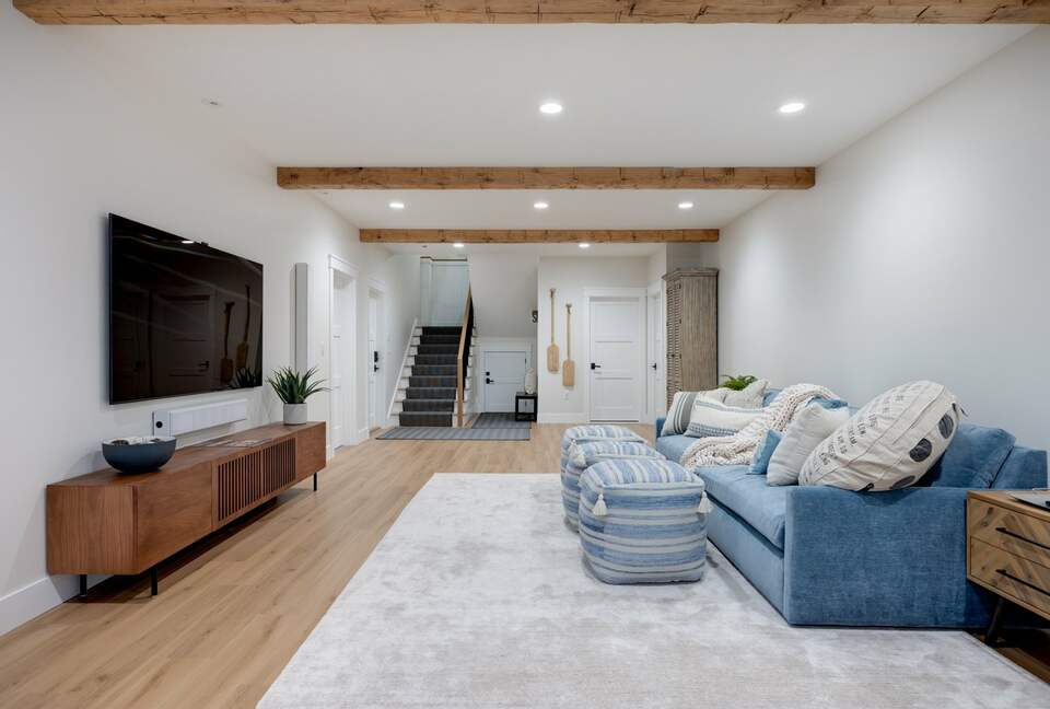 Stunning newly built Lake House with gym, 6 kayaks, screened porch - New London, New Hampshire