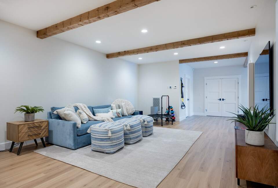 Stunning newly built Lake House with gym, 6 kayaks, screened porch - New London, New Hampshire