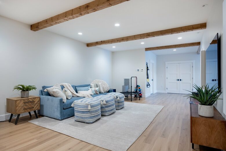 Stunning newly built Lake House with gym, 6 kayaks, screened porch - New London, New Hampshire