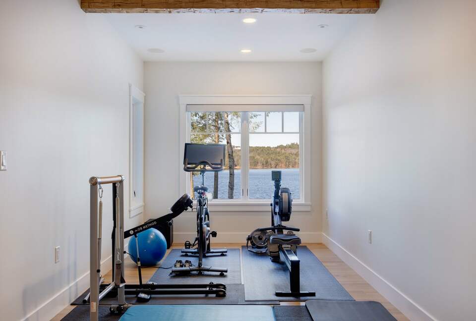 Stunning newly built Lake House with gym, 6 kayaks, screened porch - New London, New Hampshire