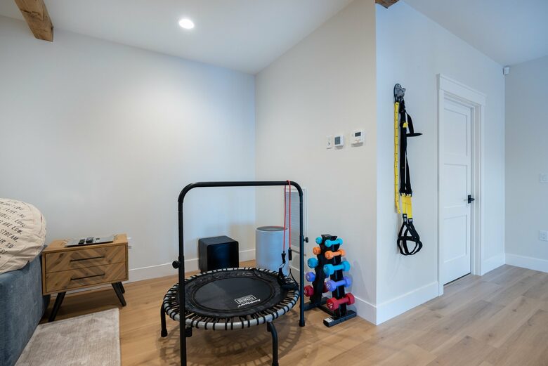 Stunning newly built Lake House with gym, 6 kayaks, screened porch - New London, New Hampshire