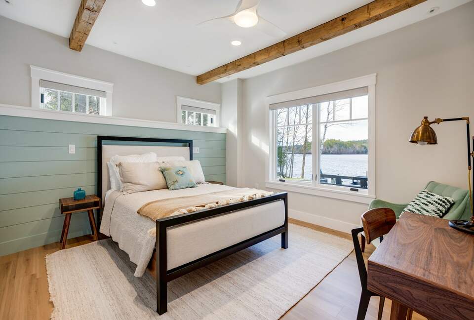 Stunning newly built Lake House with gym, 6 kayaks, screened porch - New London, New Hampshire