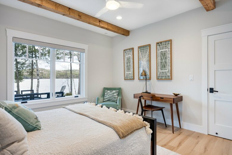 Stunning newly built Lake House with gym, 6 kayaks, screened porch - New London, New Hampshire