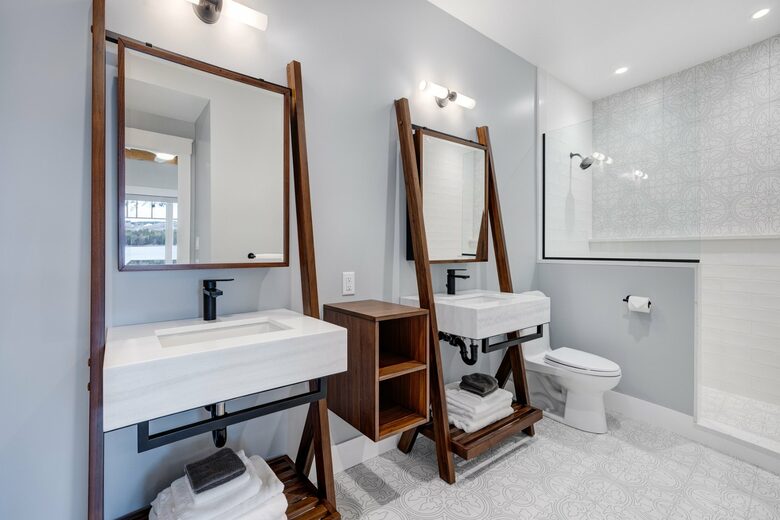 Stunning newly built Lake House with gym, 6 kayaks, screened porch - New London, New Hampshire