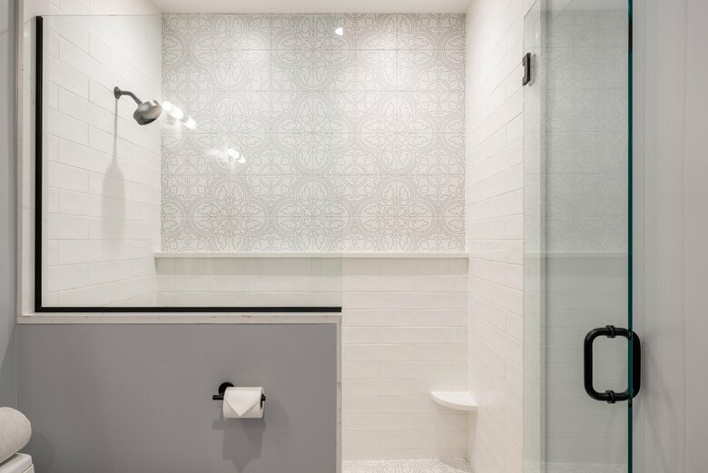 Stunning newly built Lake House with gym, 6 kayaks, screened porch - New London, New Hampshire