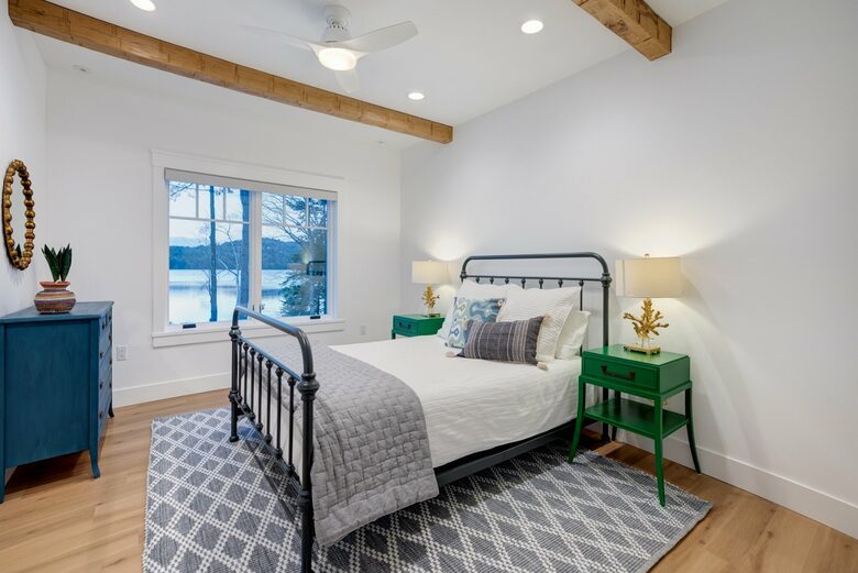 Stunning newly built Lake House with gym, 6 kayaks, screened porch - New London, New Hampshire