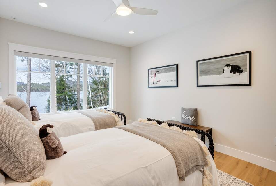 Stunning newly built Lake House with gym, 6 kayaks, screened porch - New London, New Hampshire