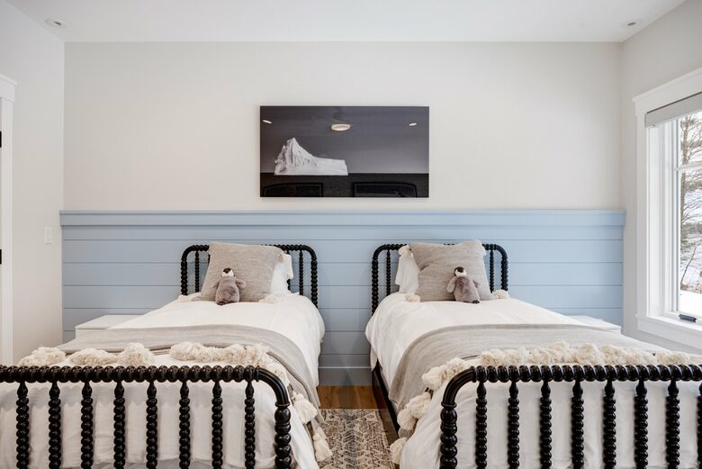 Stunning newly built Lake House with gym, 6 kayaks, screened porch - New London, New Hampshire