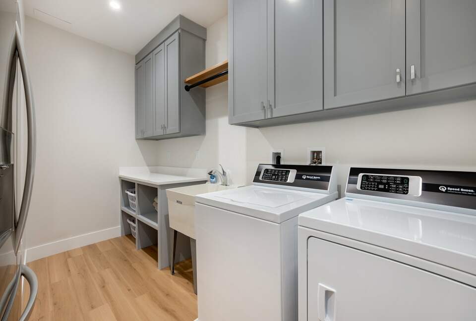 Stunning newly built Lake House with gym, 6 kayaks, screened porch - New London, New Hampshire