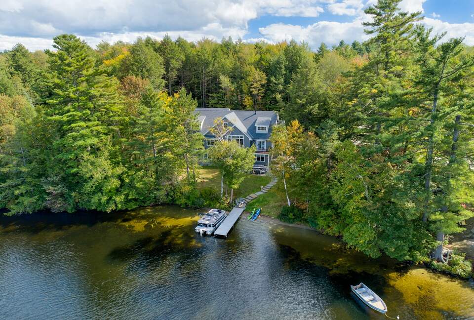 Stunning newly built Lake House with gym, 6 kayaks, screened porch - New London, New Hampshire