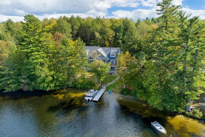 Stunning newly built Lake House with gym, 6 kayaks, screened porch - New London, New Hampshire
