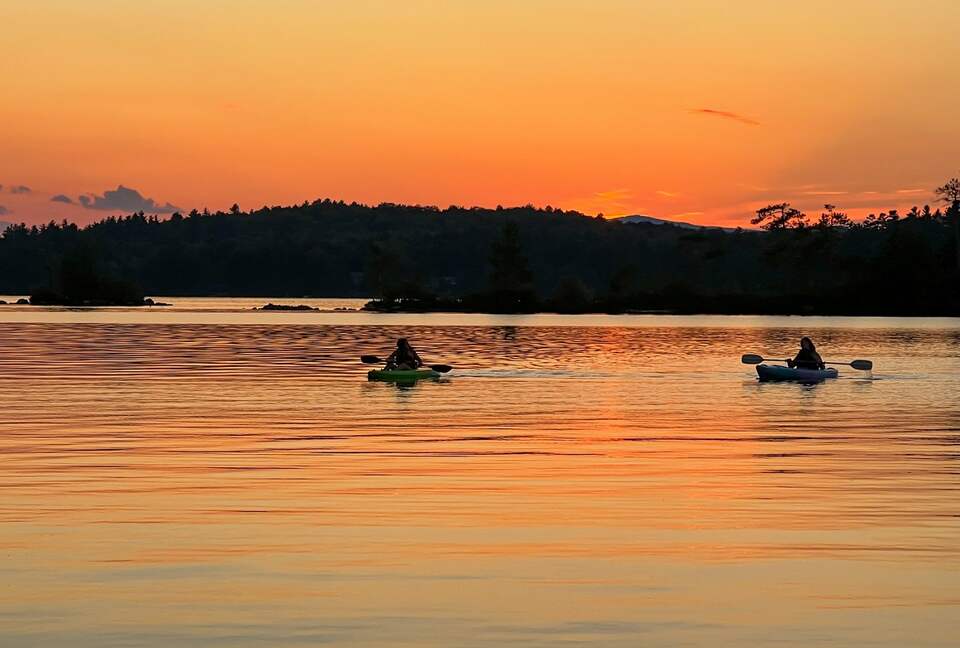 Stunning newly built Lake House with gym, 6 kayaks, screened porch - New London, New Hampshire