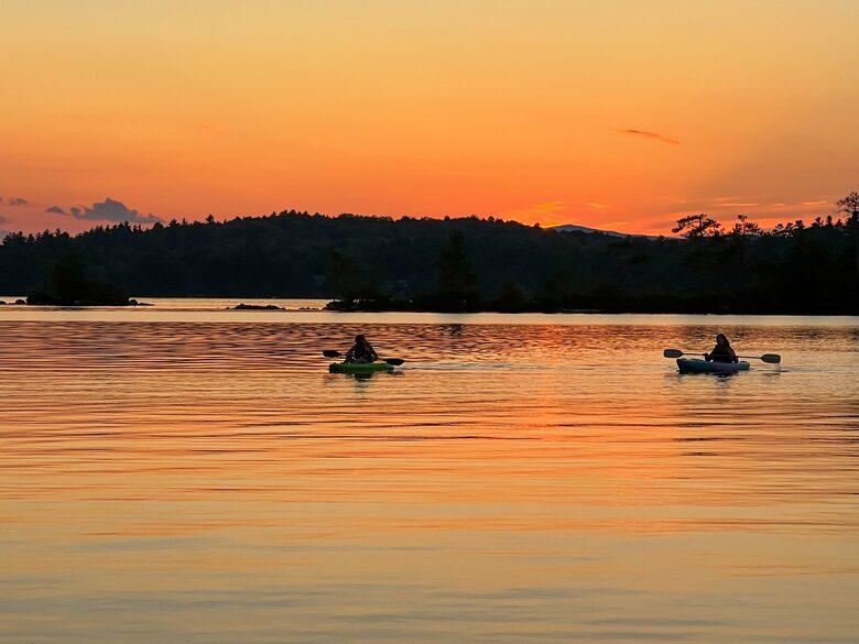 Stunning newly built Lake House with gym, 6 kayaks, screened porch - New London, New Hampshire
