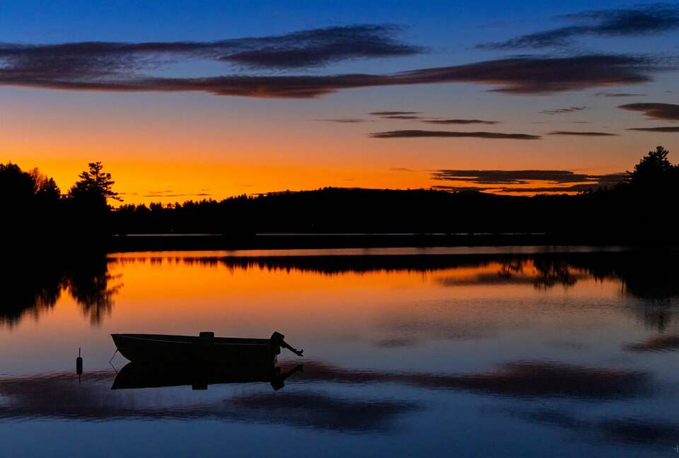 Stunning newly built Lake House with gym, 6 kayaks, screened porch - New London, New Hampshire