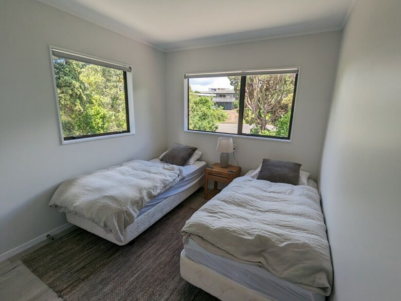 Front Beach Bliss - Ferry Landing, New Zealand