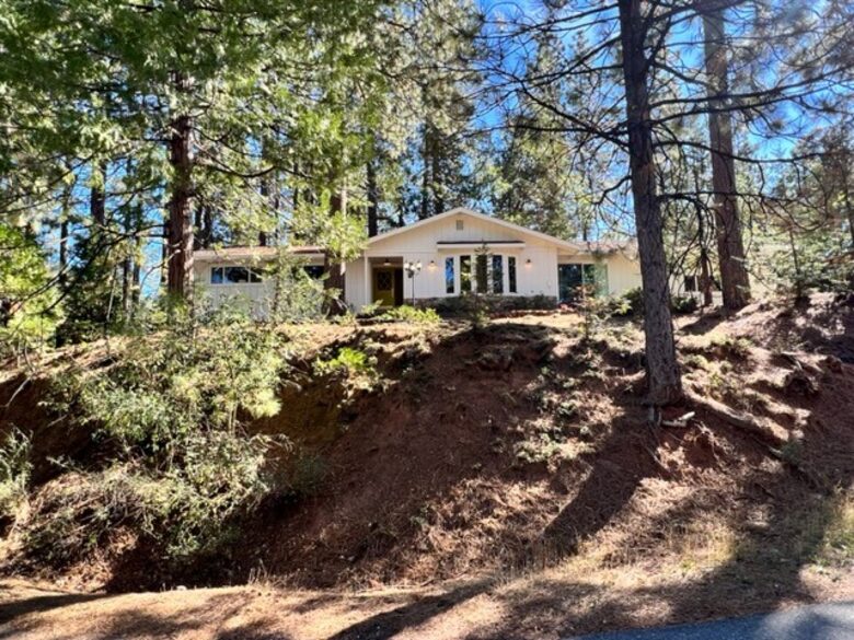 Restoration Vacation Home - Arnold, California