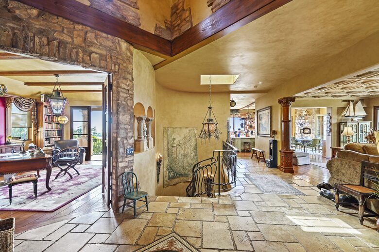 Villa Foyer Entry Open Floorplan