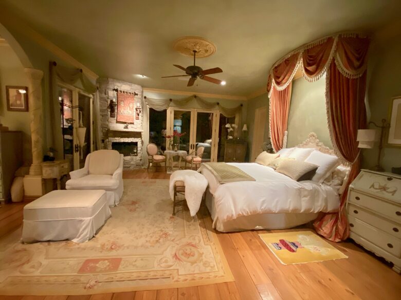 Super Sized Master Bedroom, 60" TV & Ocean Views