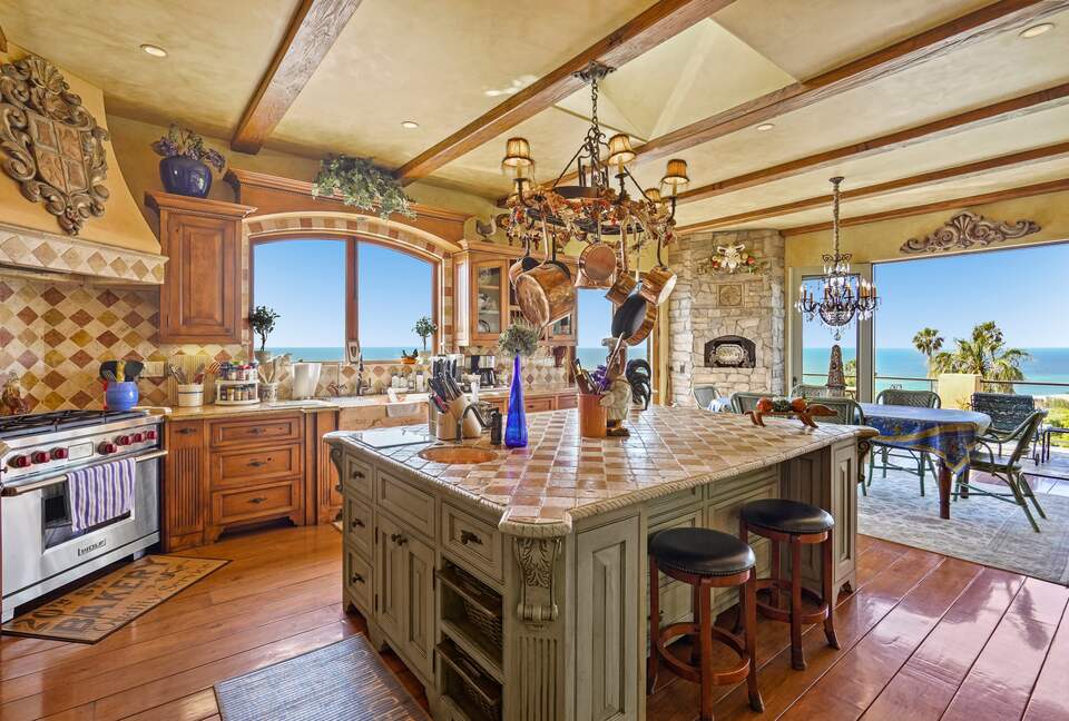 Oc. Vu. Kitchen, Wolf Range, Tripple Thermador ovens