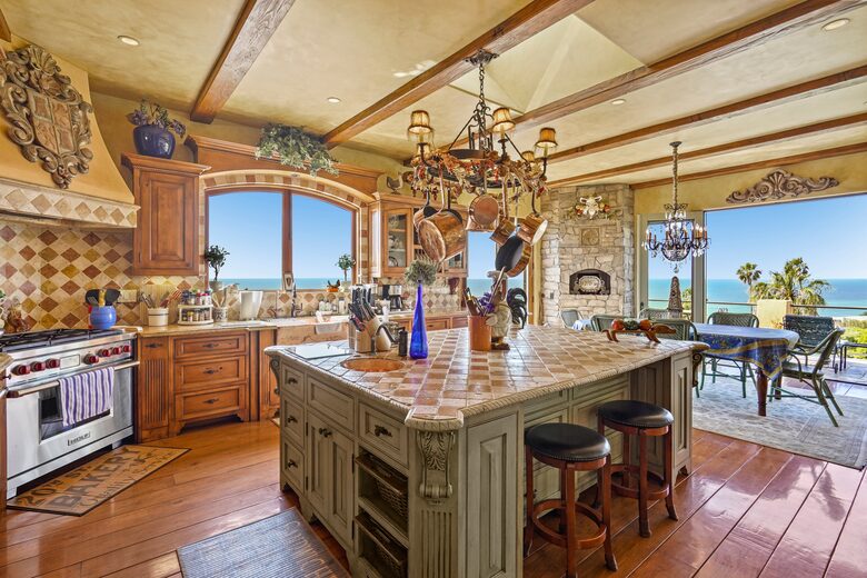 Oc. Vu. Kitchen, Wolf Range, Tripple Thermador ovens