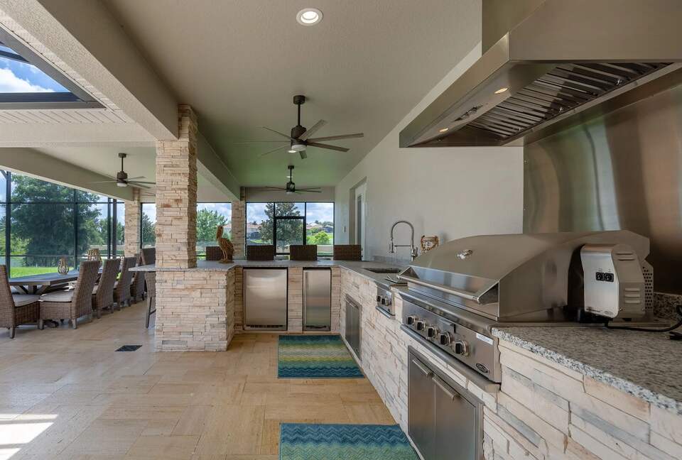 Perfect Family Retreat near Disney with Large Pool, Arcade, and Theater - Kissimmee, Florida