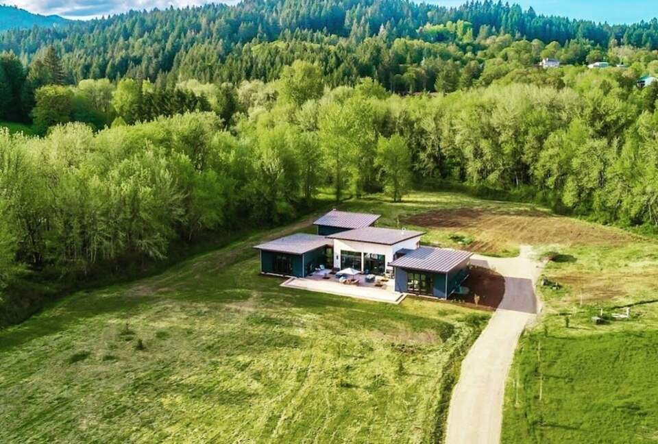 Green Acres of Hidden Hills | Modern Luxury in Wine Country - McMinnville, Oregon