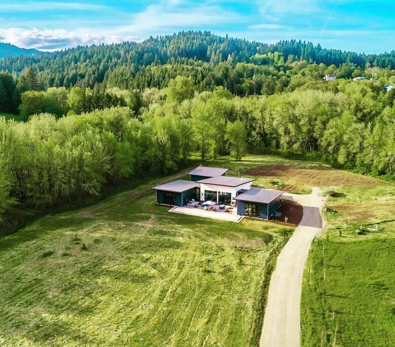 Green Acres of Hidden Hills | Modern Luxury in Wine Country - McMinnville, Oregon