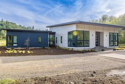 Green Acres of Hidden Hills | Modern Luxury in Wine Country - McMinnville, Oregon