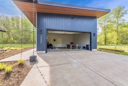 Green Acres of Hidden Hills | Modern Luxury in Wine Country - McMinnville, Oregon