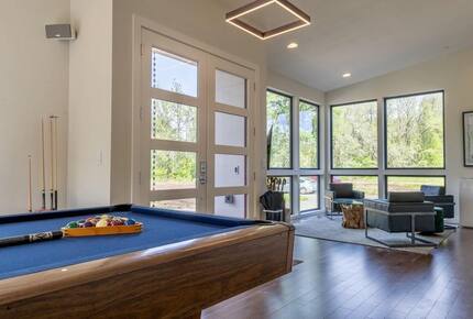 Green Acres of Hidden Hills | Modern Luxury in Wine Country - McMinnville, Oregon