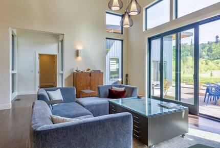 Green Acres of Hidden Hills | Modern Luxury in Wine Country - McMinnville, Oregon
