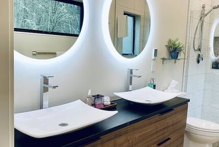 Green Acres of Hidden Hills | Modern Luxury in Wine Country - McMinnville, Oregon