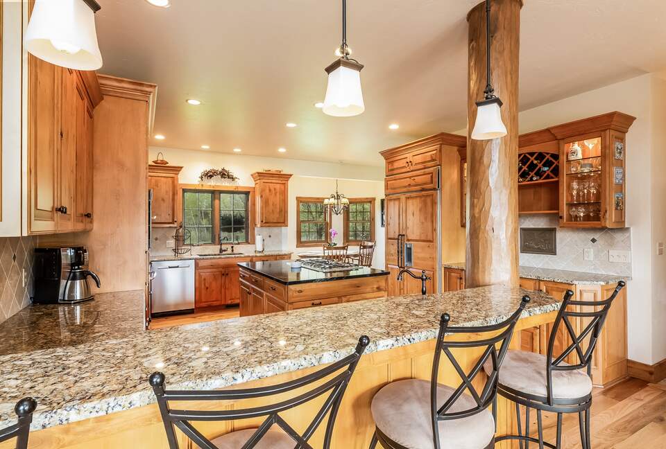 Beautiful and Large Private Log home in Wisconsin's Golfing Capitol - Sheboygan, Wisconsin