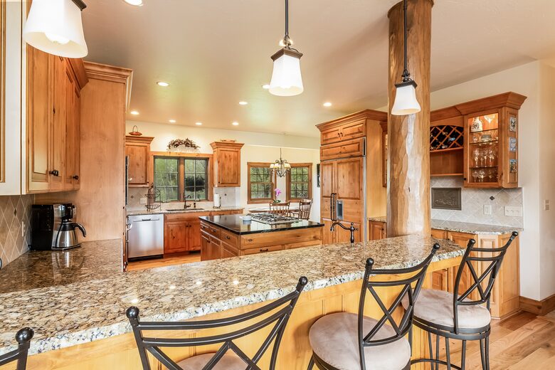 Beautiful and Large Private Log home in Wisconsin's Golfing Capitol - Sheboygan, Wisconsin