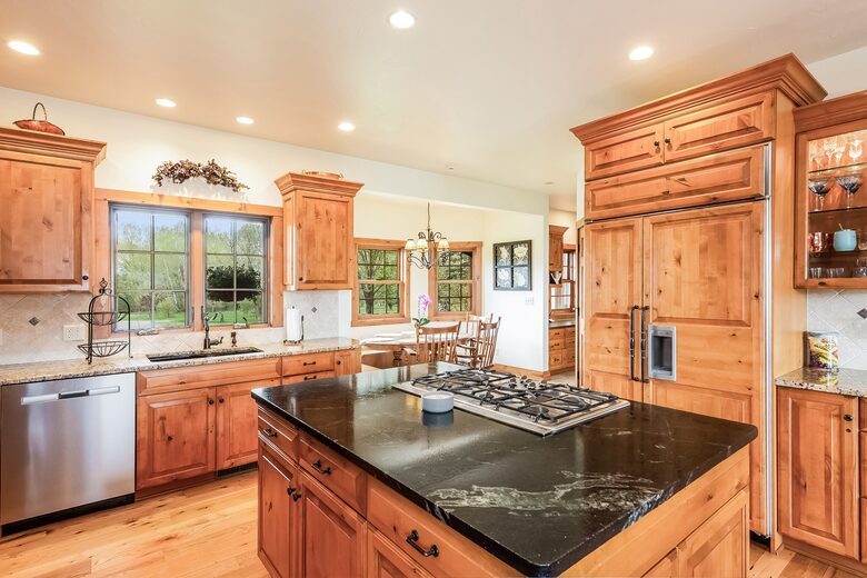 Beautiful and Large Private Log home in Wisconsin's Golfing Capitol - Sheboygan, Wisconsin