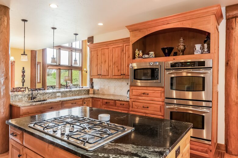 Beautiful and Large Private Log home in Wisconsin's Golfing Capitol - Sheboygan, Wisconsin