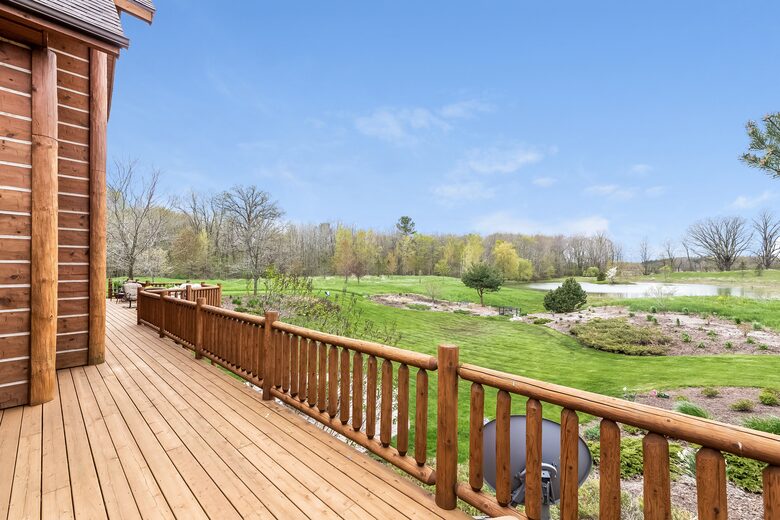 Beautiful and Large Private Log home in Wisconsin's Golfing Capitol - Sheboygan, Wisconsin
