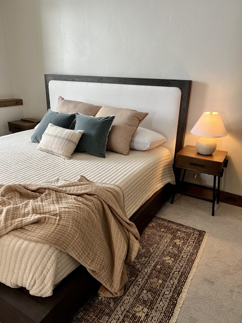 Second master suite - King bed