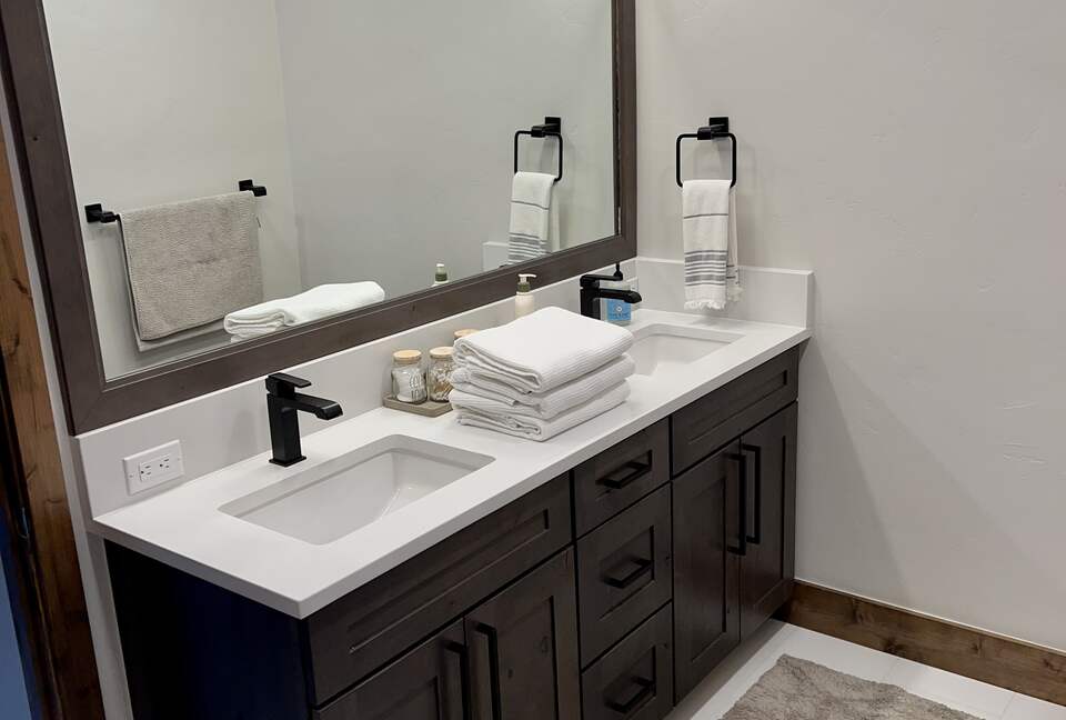 Second master bedroom ensuite bathroom