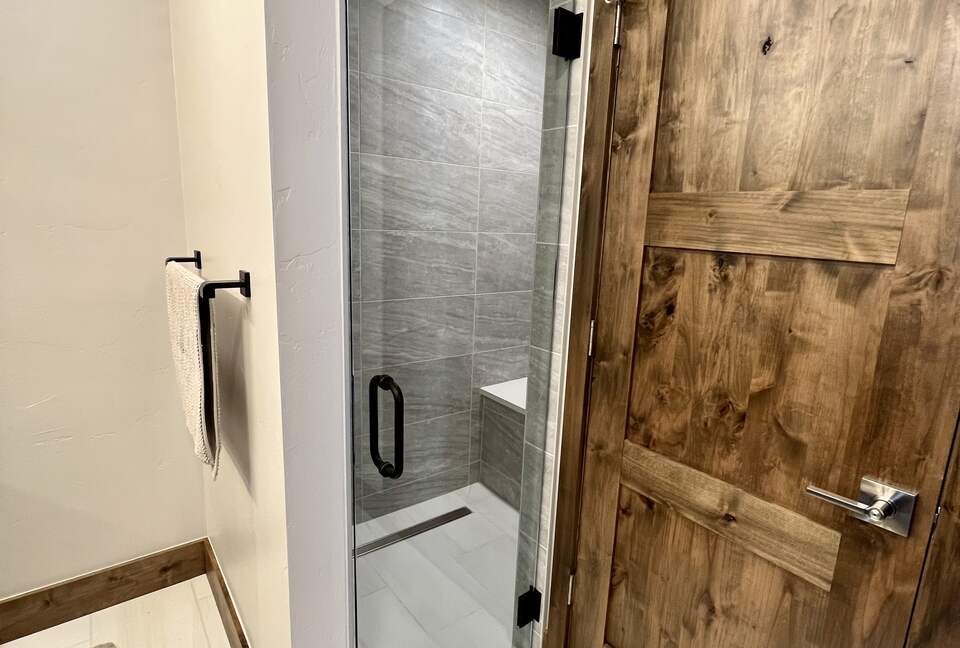 Second master bedroom ensuite bathroom