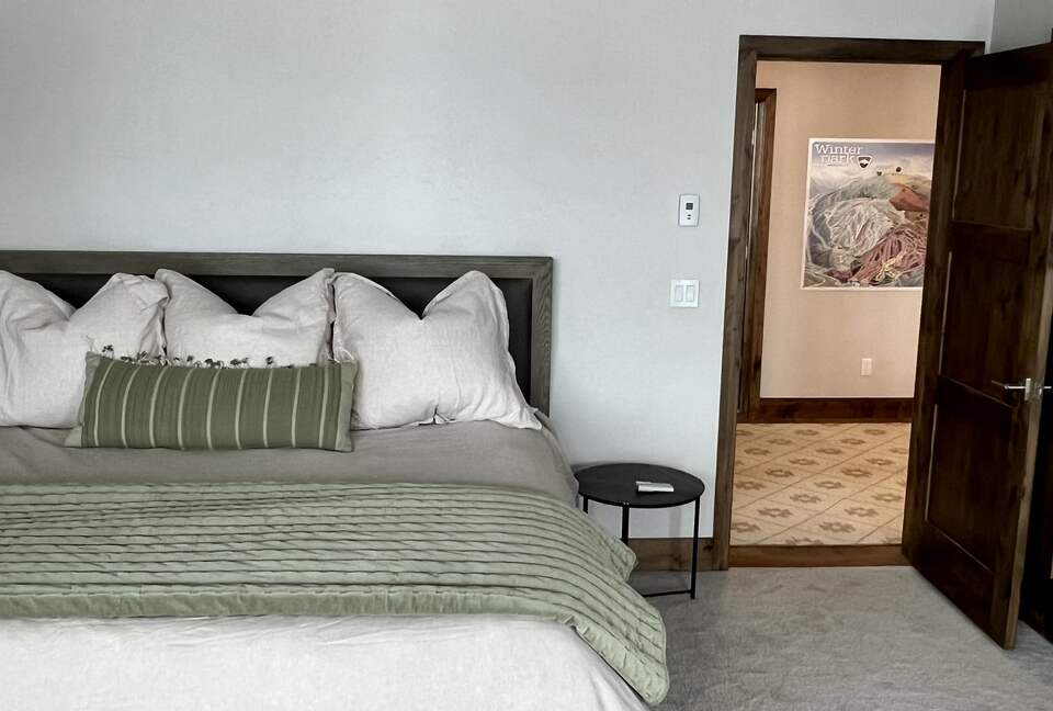 Master bedroom - King bed