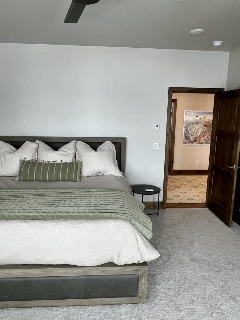 Master bedroom - King bed