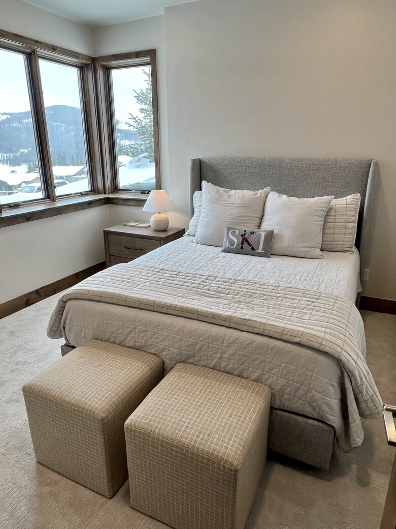 Basement bedroom #2 - Queen bed