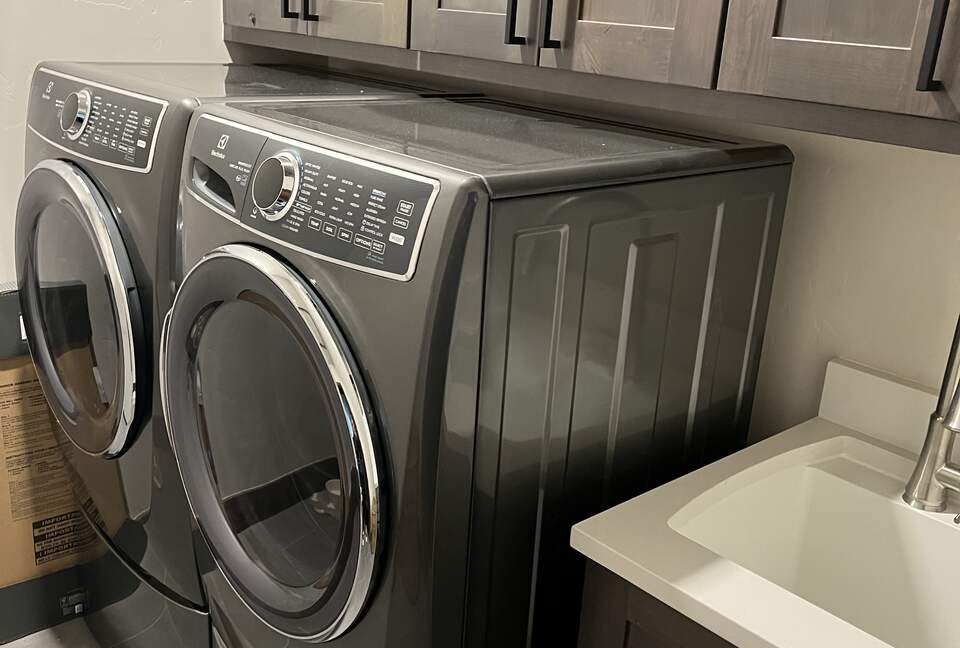 Laundry room off mudroom/kitchen
