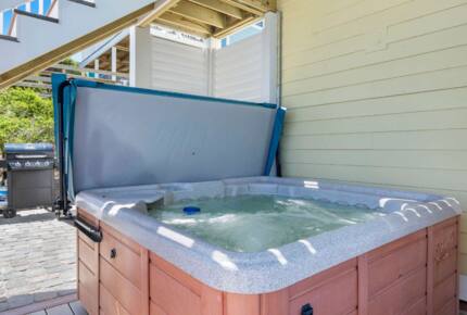 Colorful Oceanfront Escape - Emerald Isle, North Carolina