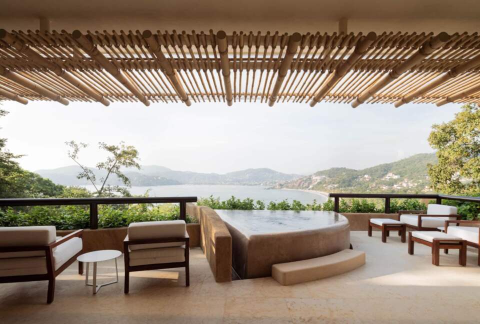 Armadillo Living | Luxury Hillside Penthouse Walking Distance to Beach - Zihuatanejo, Mexico