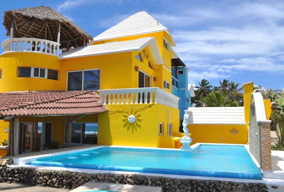 Villa Leone | Oceanfront Pool With Swim Up Bar and Hot Tub on the Beach - Cabarete, Dominican Republic