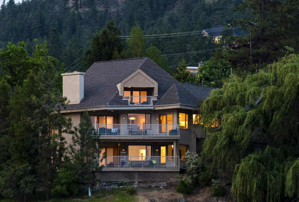 Private Waterfront Oasis - Kelowna, Canada